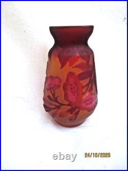 Vase signé GALLE TIP Décor floral dégagé à l'acide