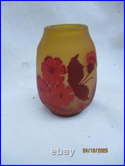 Vase signé GALLE TIP Décor floral dégagé à l'acide