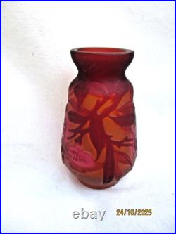 Vase signé GALLE TIP Décor floral dégagé à l'acide