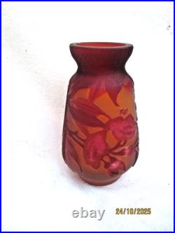 Vase signé GALLE TIP Décor floral dégagé à l'acide
