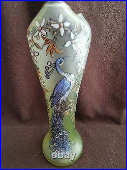 Vase signé LEGRAS, en verre, décor de pain émaillé, Art Nouveau