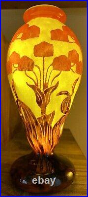 Vase signé le verre Français de Schneider (ou Charder sur certaines pièces)