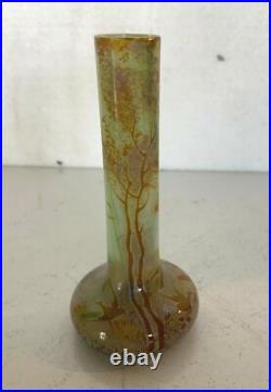 Vase soliflore en pate de verre Décor d'oiseaux et de paysage XX siècle Vase soliflore en pate de verre Décor d'oiseaux et de paysage XX siècle