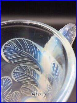 Vase verre moulé pressé opalescent signé Pierre DAvesn modèle Feuilles Art Déco