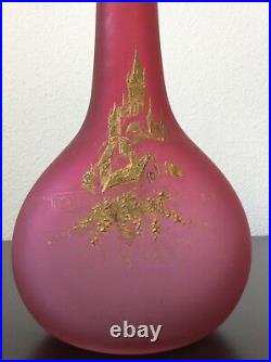 Vase verre soufflé coloré rose dépoli émaillé doré à décor de paysage par Legras