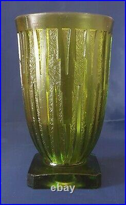 Verlys, très joli vase à col fermé, modèle Les Lances