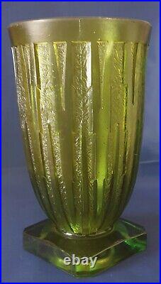 Verlys, très joli vase à col fermé, modèle Les Lances